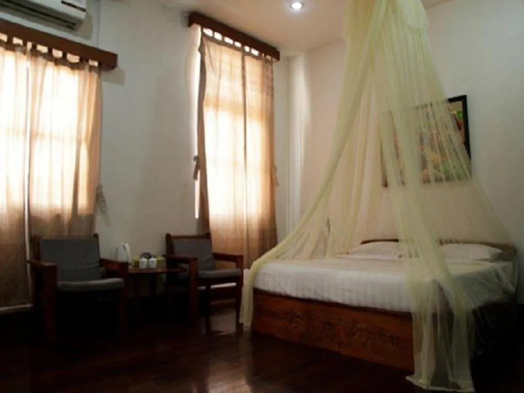 Rainbow Hotel Yangon 0*,